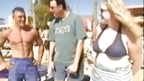 Η Λατίνα νύμφω γαμήθηκε σε σφιχτή μαλάκα σε στάση σκυλάκι