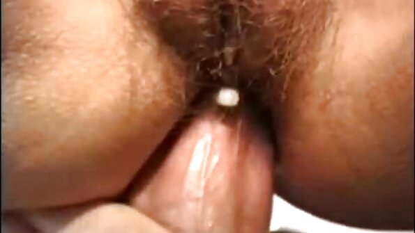 Η εύθραυστη γκόμενα Daisy Summers είναι στην ευχάριστη θέση να αισθάνεται το πέος της στο μουνί της