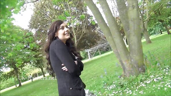 Milf slobbers σε ένα χοντρό κόκορα που fucks slutty μουνί της