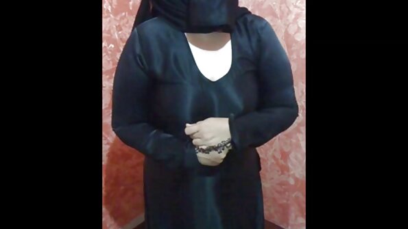 Γυμνό ερασιτεχνικό ζευγάρι χαλαρώνει στη σάουνα και τα κινηματογραφεί όλα