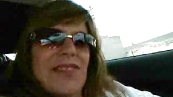 Η βρώμικη νοικοκυρά απατά τον άντρα της με έναν προικισμένο μάγκα