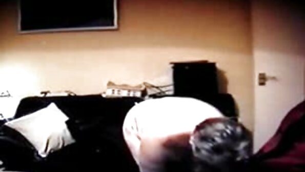 Ο κόκορας του Fucker είναι αρκετά μεγάλος, αλλά το κορίτσι από την Ασία δεν θα κάνει πίσω