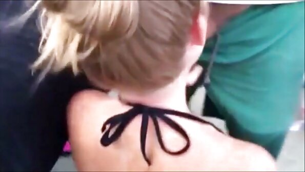 Διαφυλετικό πρωκτικό σεξ σκηνή με καυτό μαύρο μωρό και λευκό καρφί