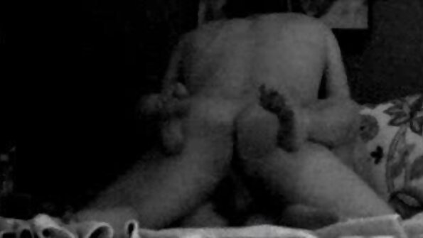 Το τυχερό αγόρι παρασύρει τον εξωτικό έφηβο με μεγάλα βυζιά σε υπαίθρια σχέση