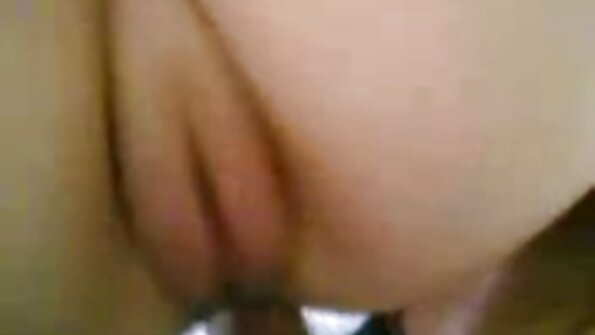 Η βρώμικη ξανθιά χτυπάει τον γείτονά της ενώ η γυναίκα του λείπει