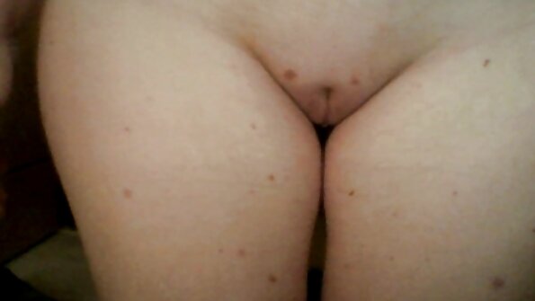 Λεσβιακή δράση με δύο πανέμορφους έφηβους που απολαμβάνουν το γλείψιμο του μουνιού