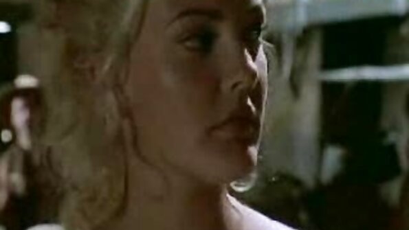 Κάμινγκ στα σέξι πόδια της πορνοστάρ Diamond Kittty