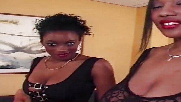 Οι μελαχρινοί μιλφ έχουν ένα άγριο τρίο σε ένα πικνίκ