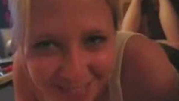 Δυο βραζιλιάνικα κοτοπουλάκια θέλουν να κάνουν τρίο με έναν άντρα