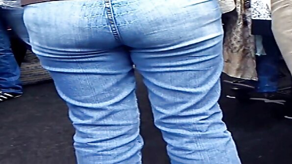 Η τρελή πόρνη είναι ανοιχτή για δουλειές και απλά λατρεύει τη δουλειά της