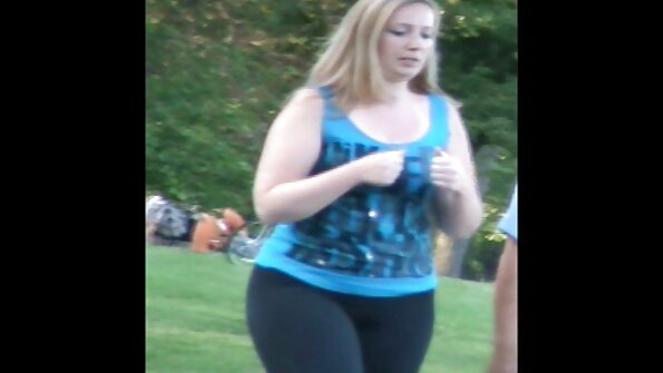 Η μαγευτική μελαχρινή κοπέλα λατρεύει να νιώθει ότι το μουνί της δεν είναι άδειο