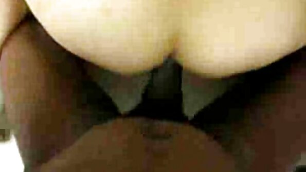 Η κυρία με τα ποτήρια καταστρέφεται σεξουαλικά και απολαμβάνει κάθε λεπτό.